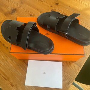 Hermes Chypre Sandals in Black - size 44